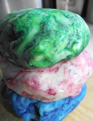 Ideas and inspiration for play based sensory learning with playdough. Mummy Musings and Mayhem