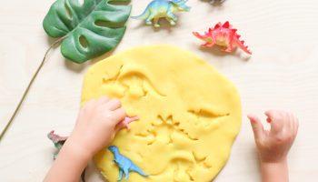 dino play-dough match activity - toddler at play (5)