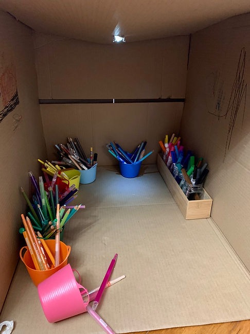 Art idea for kids - Cardboard box + art supplies