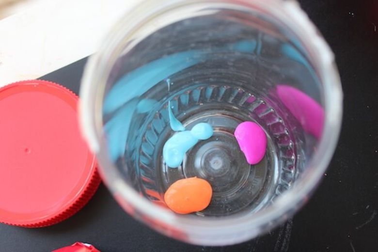 Mess free painting shake it up jar art idea