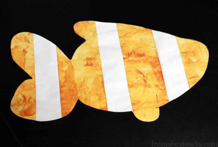 http://fromabcstoacts.com/wp-content/uploads/2015/11/Tape-Resist-Clown-Fish-Painting-Craft-for-Kids.png