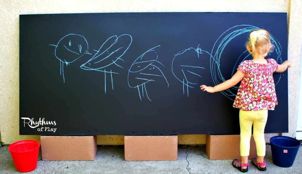 Amazing and Inspiring outdoor play spaces and tips that are perfect for natural living and learning. Perfect backyard play! Waldorf, Reggio, Montessori +