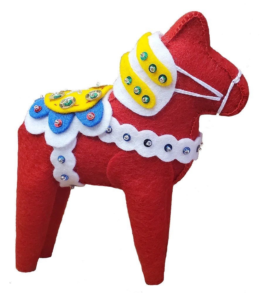 free animal felt pattern for dala horse in red color